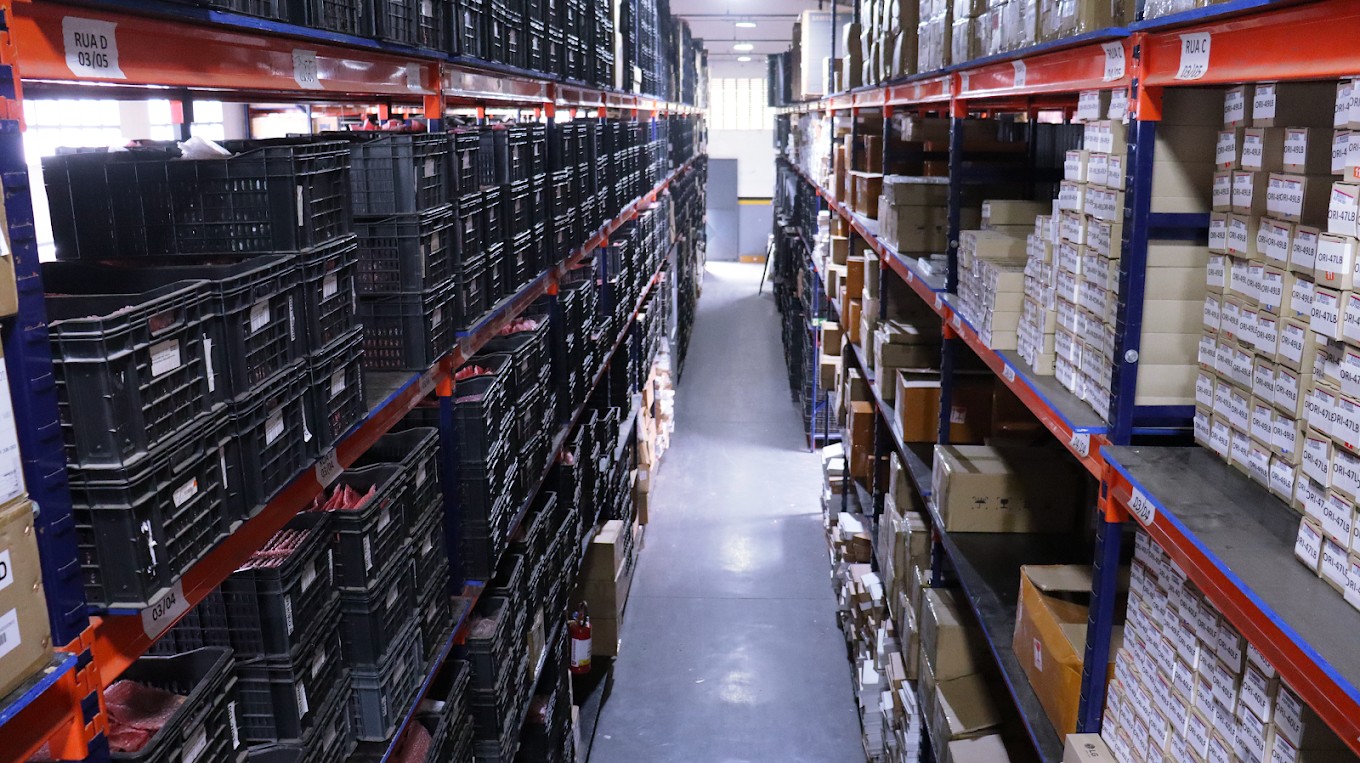 Estoque organizado de peças LG na NESHOP